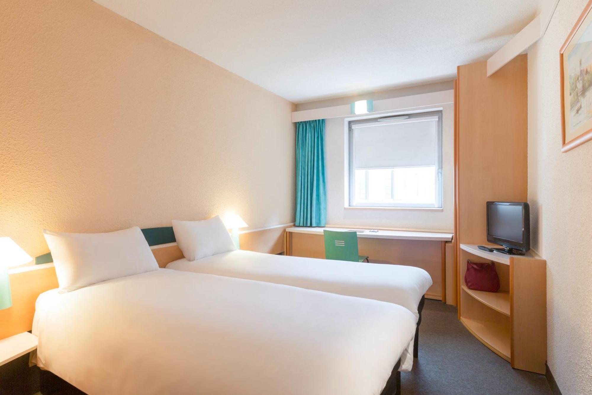 Ibis Poitiers Sud Hotel Room photo